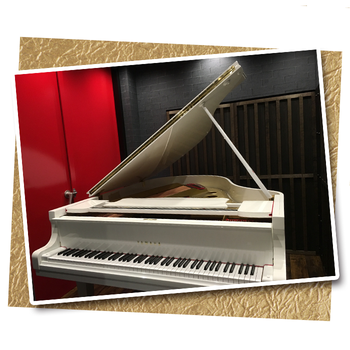 ［音楽スタジオ Studio SONICS（スタジオソニックス）様　ヤマハC3 （グランドピアノ）］